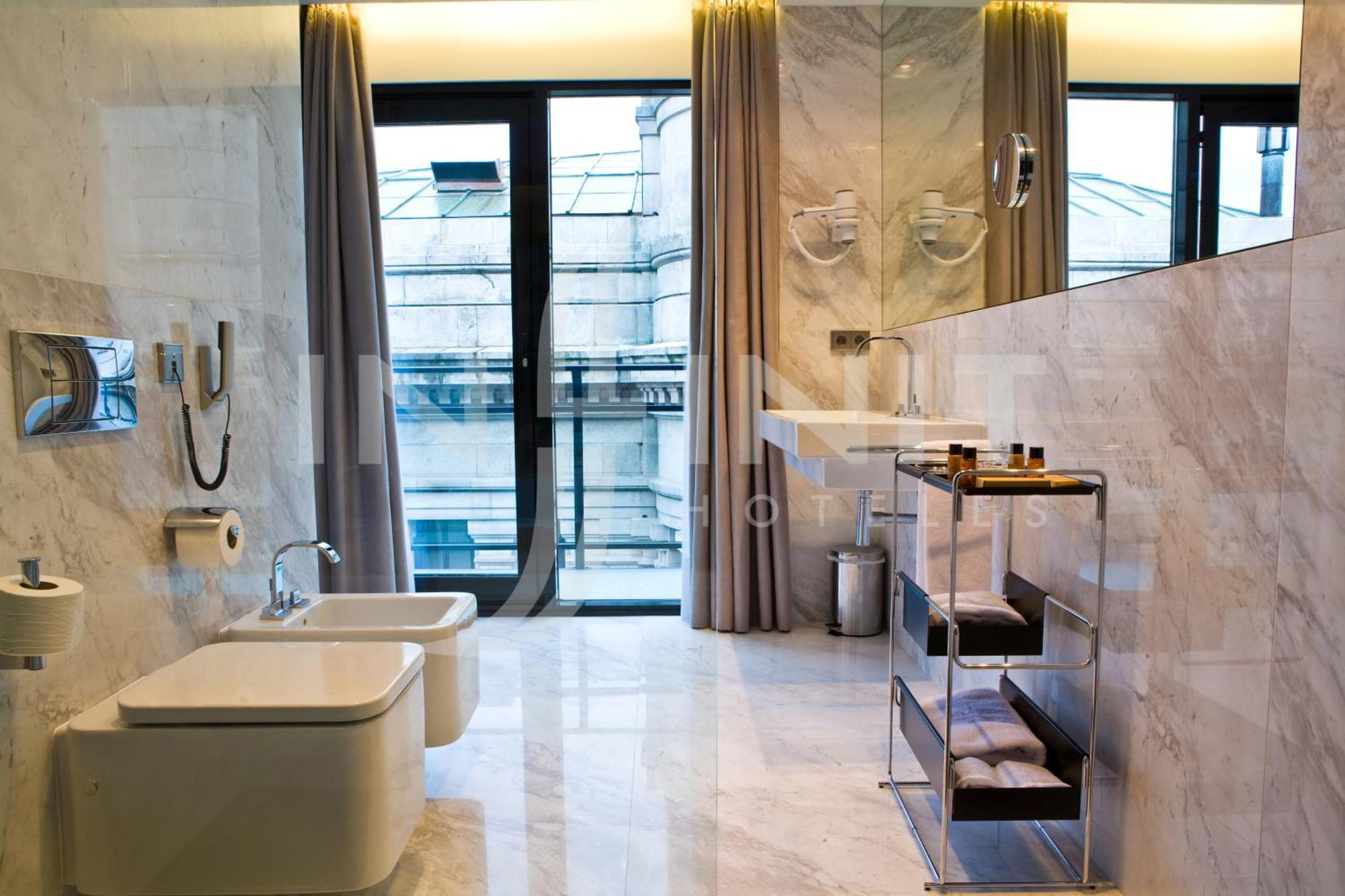 Hotel Inffinit Vigo Rum bild