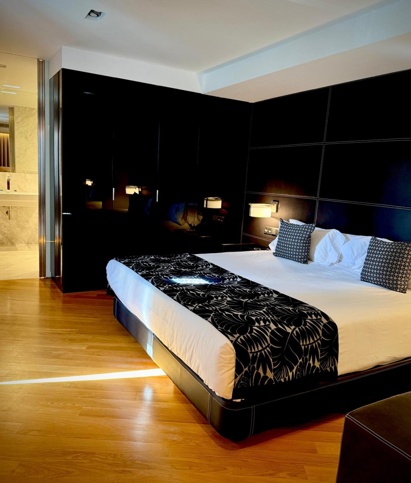 Hotel Inffinit Vigo Exteriör bild
